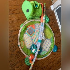 Activity mat and ball pit